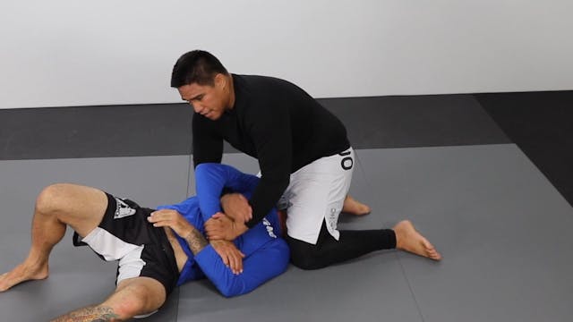 Kimura finish using knees to isolate the neck preventing the spin out counter