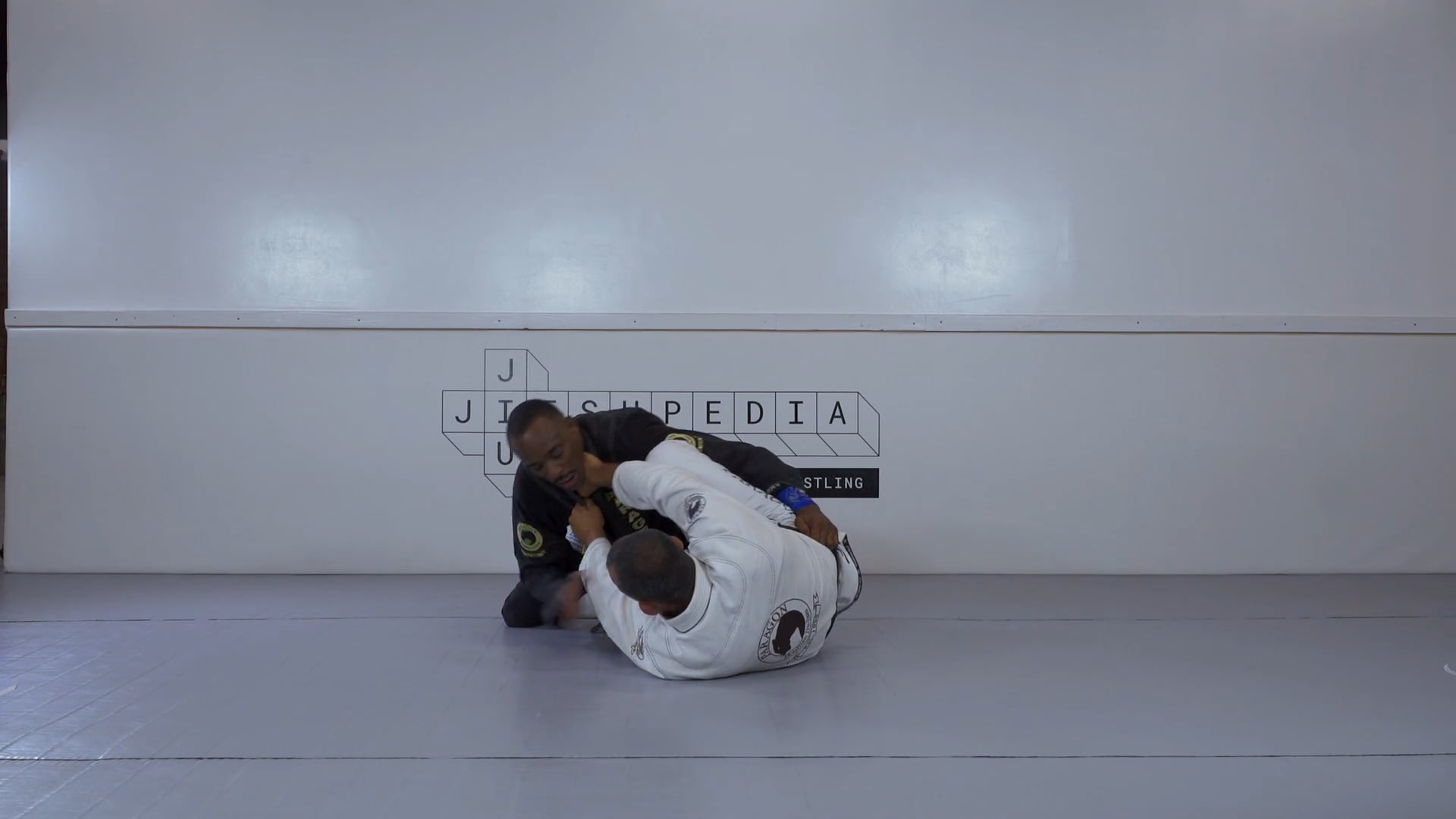 Quick choke threat from half spider