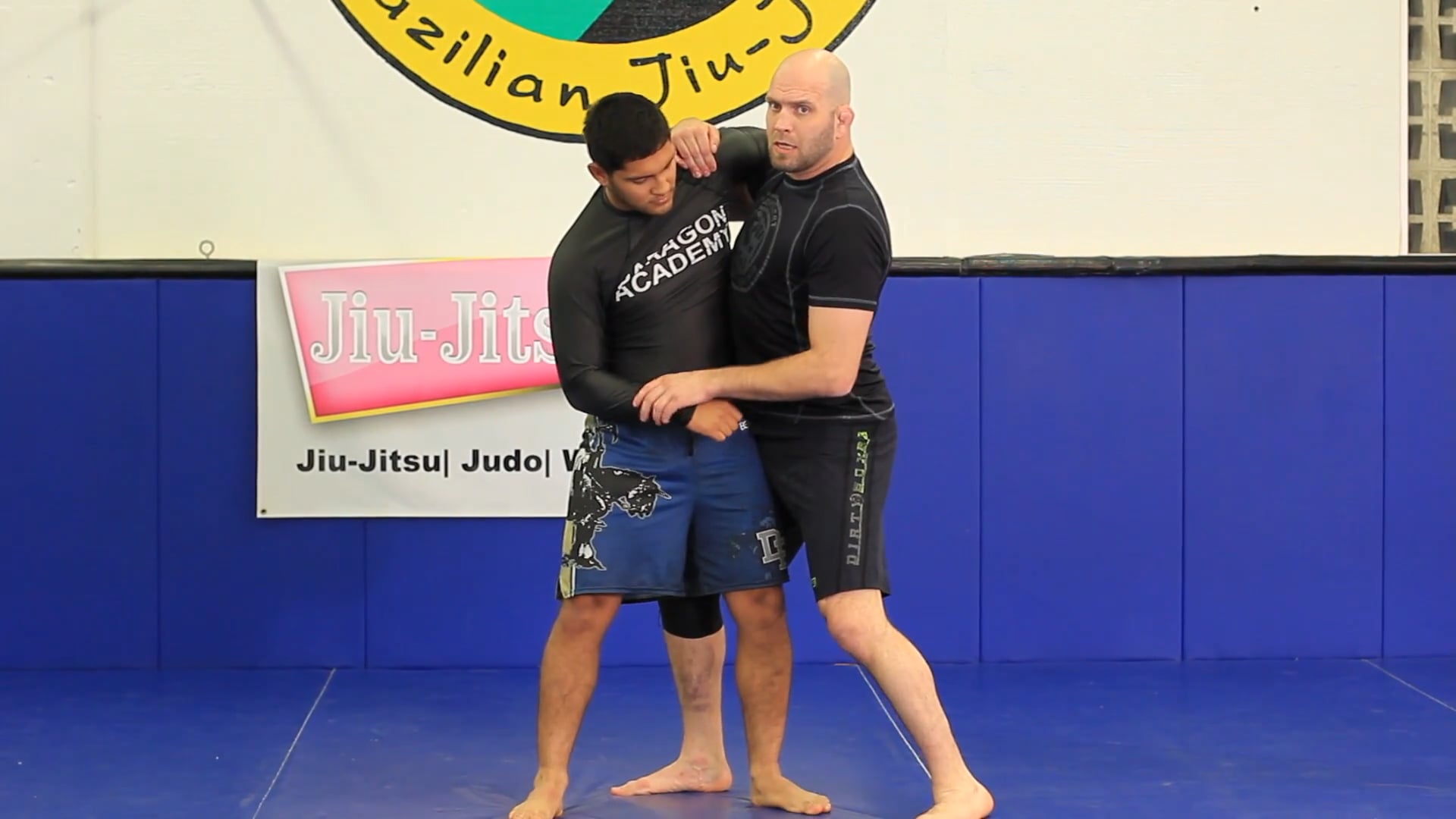 Explanation of the basic underhook control in wrestling and the body lock takedown