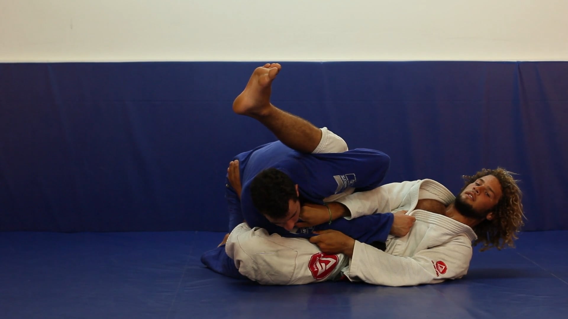 Scissor sweep to armlock combination