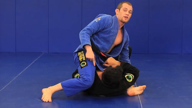 Knee belly to reverse triangle choke