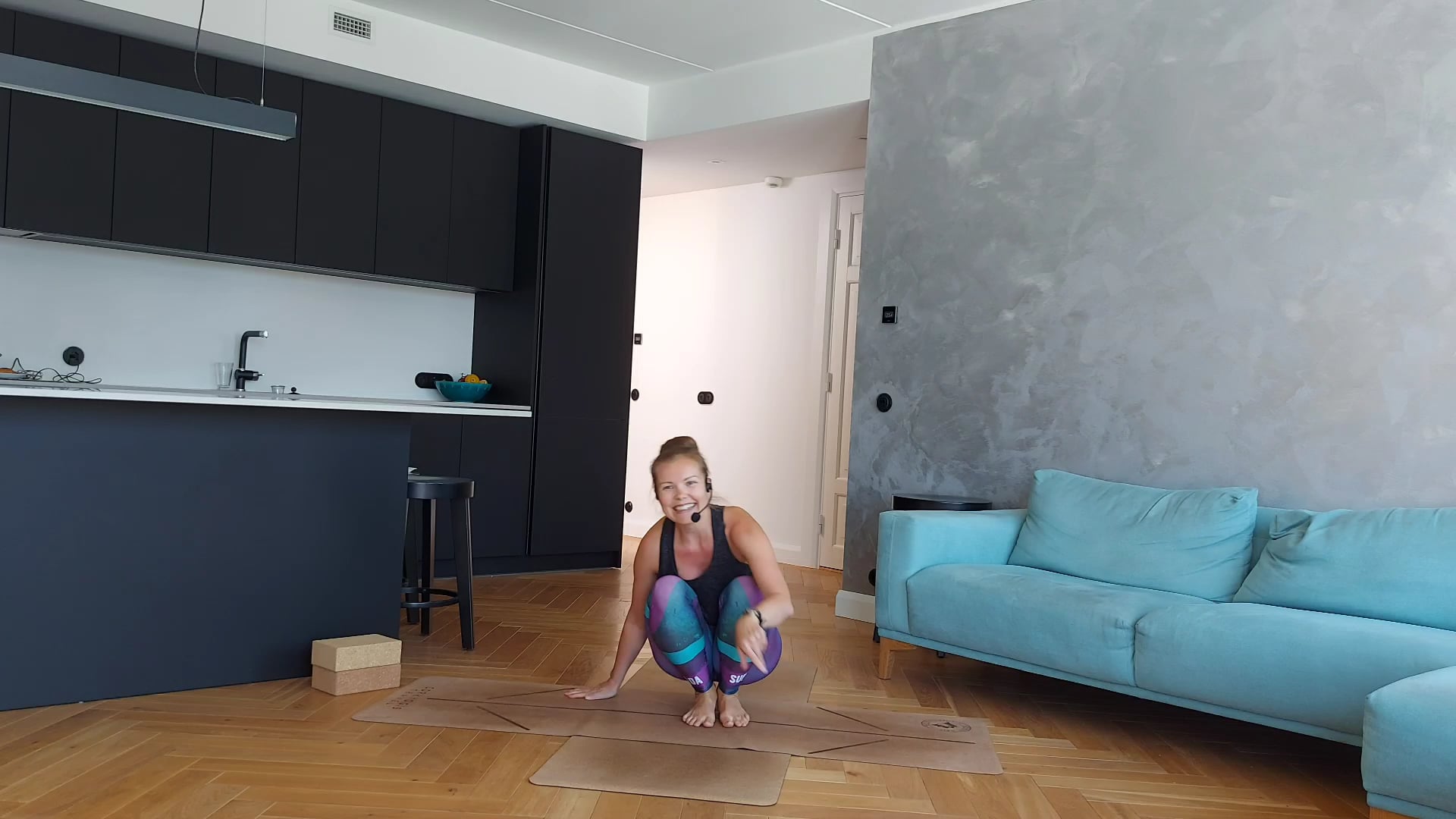 Sirutatud jalgadega küljevarese lõbu (65 min)