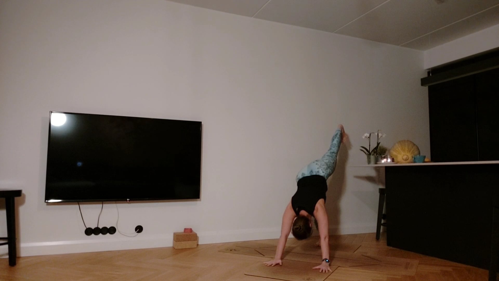 VinyasaFlow in Eng - twists and balance