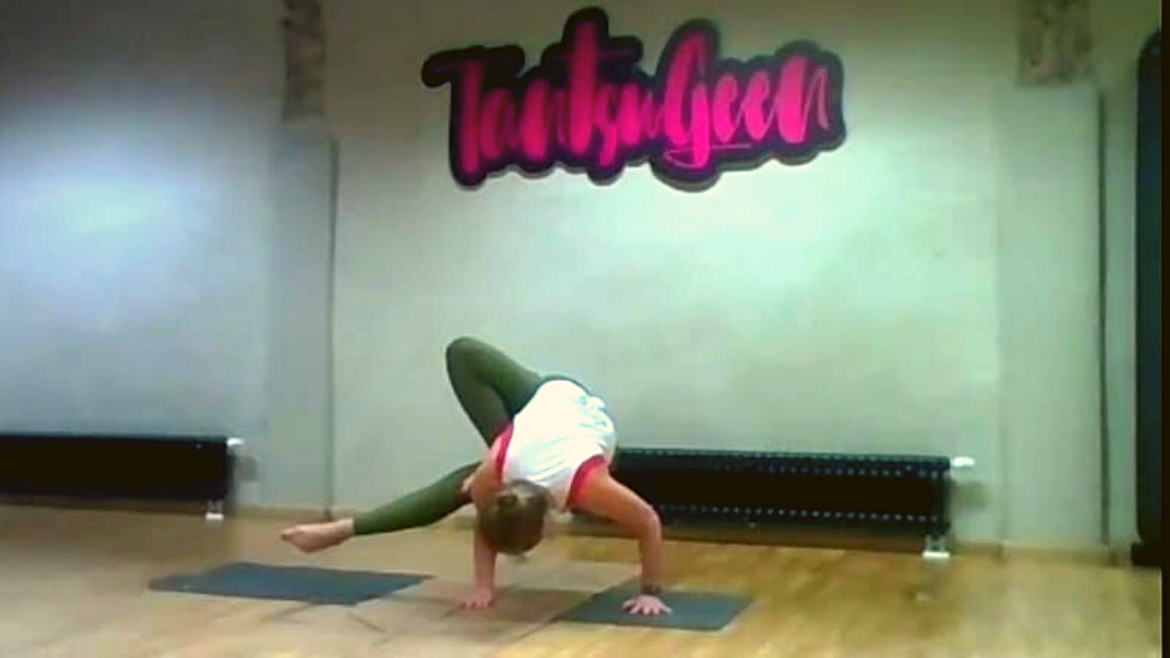 VinyasaFlow 55 minutit, milles jõuame rohutirtsu poosi