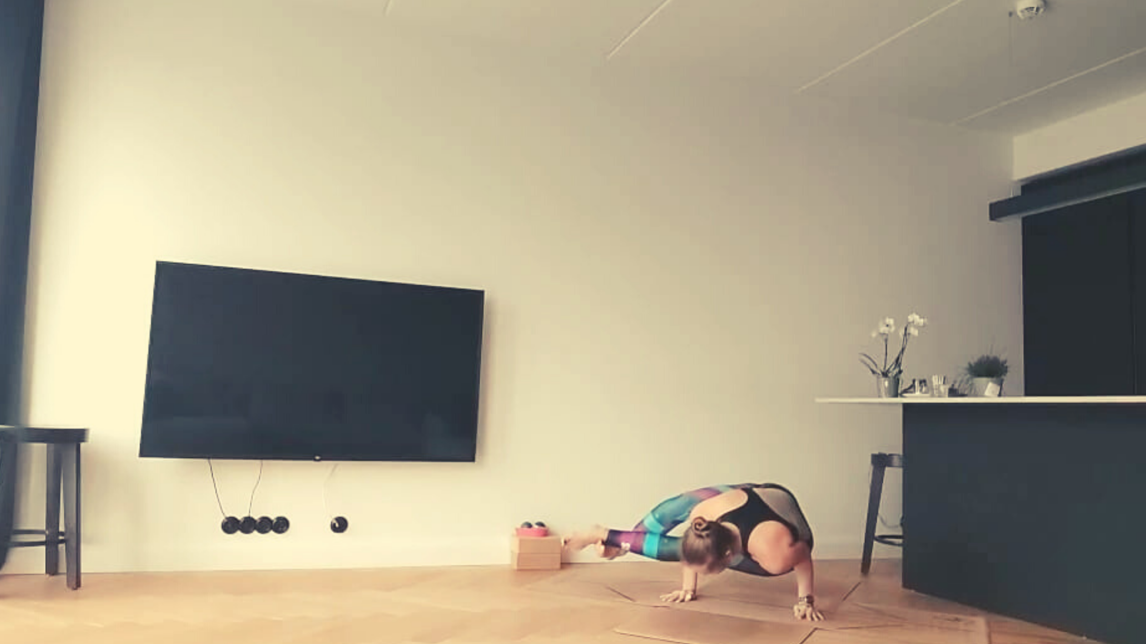 Joogasutsakas kätepealseisu vürtsiga