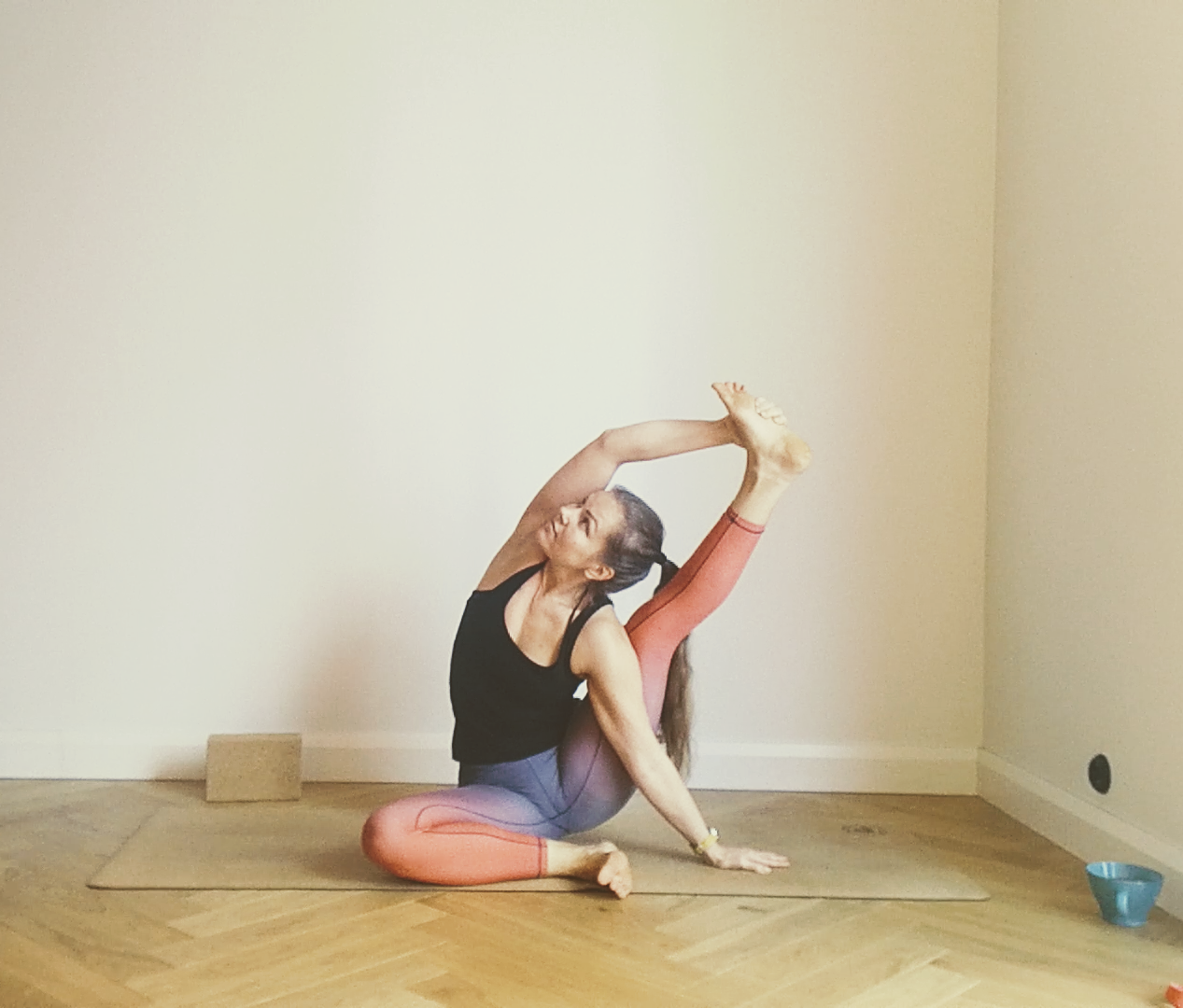 Joogasutsakas puusadele