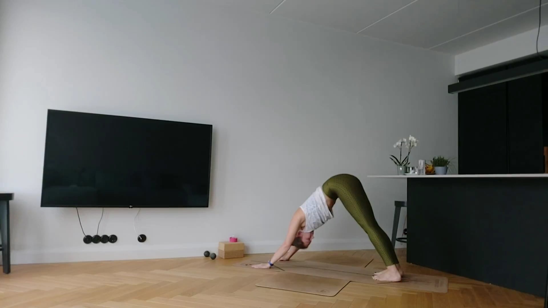 Ashtanga esimene seeria, kus läbime pea kõik seisvad asendid