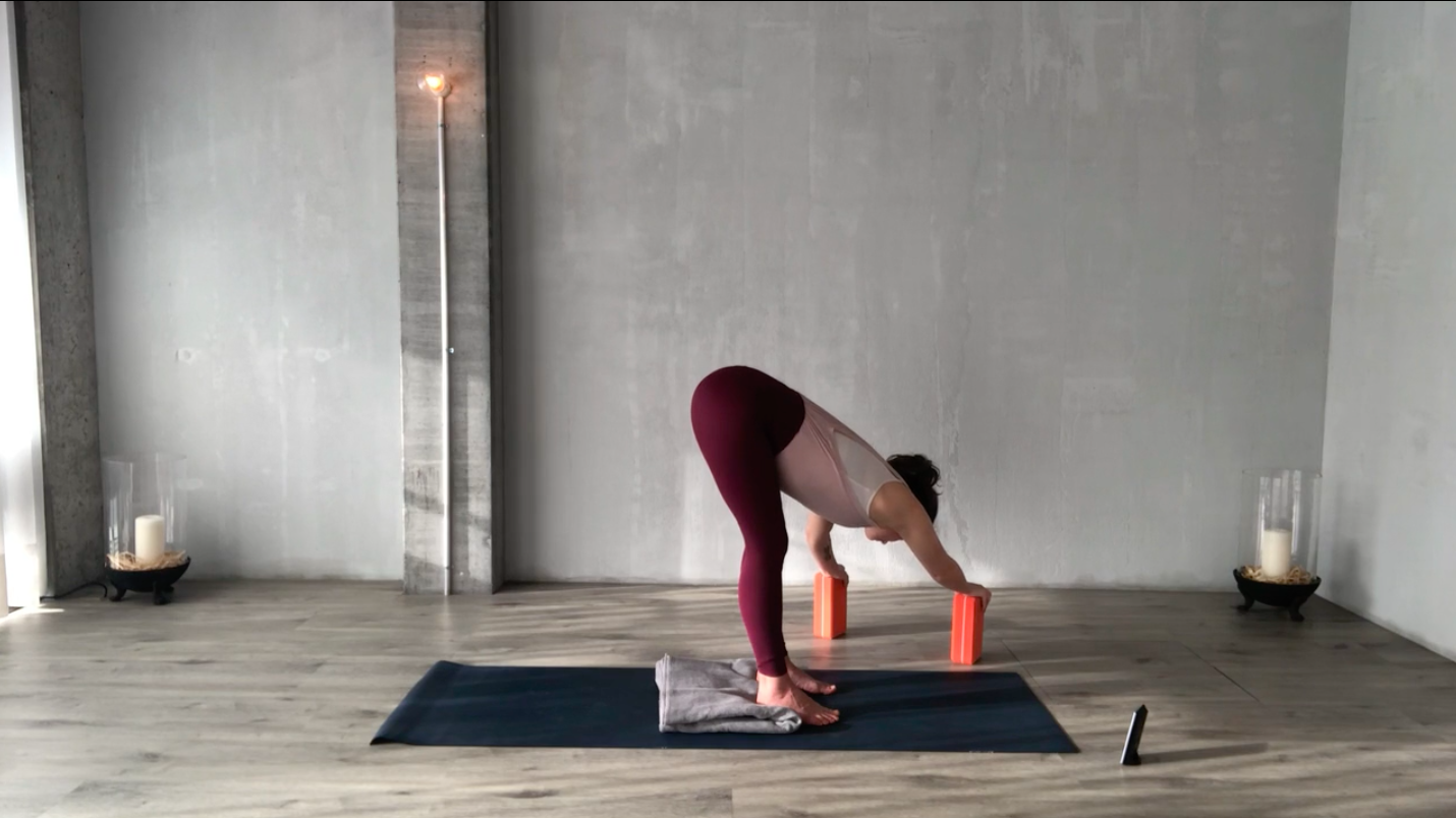 28 min Yoga for Connection