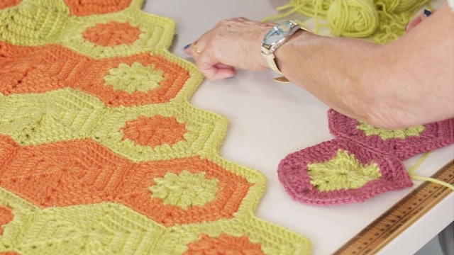 Crochet edging for a hexagon blanket with Jane Czaja