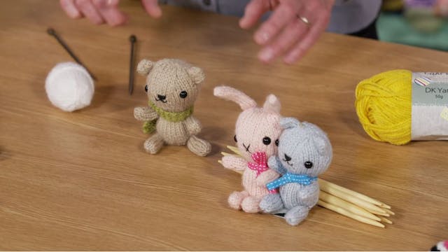 Knitted Amigurumi Pets with Fiona Goble