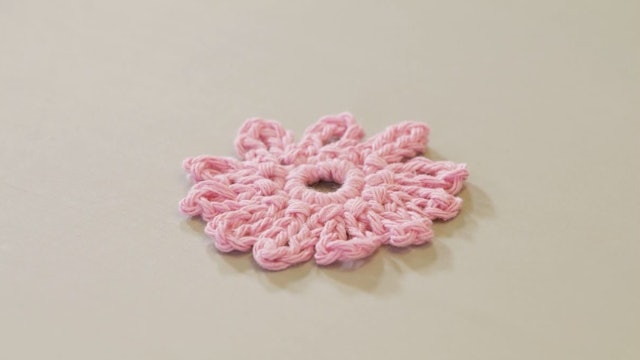 Making Pink Daisy Crochet Flowers with Jane Czaja