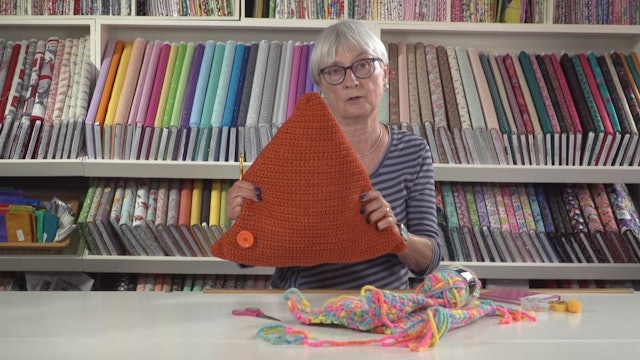 TASTER: Crochet Triangle Huggy Cushion with Jane Czaja
