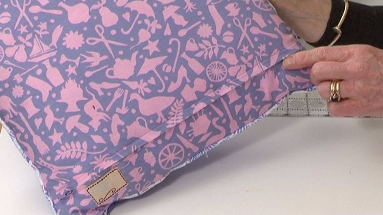 How to Insert a Zip in a Cushion with Jennie Rayment justhandson.tv