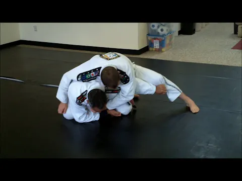 INVERTED GUARD - ESCAPING FROM THE BACK CONTROL