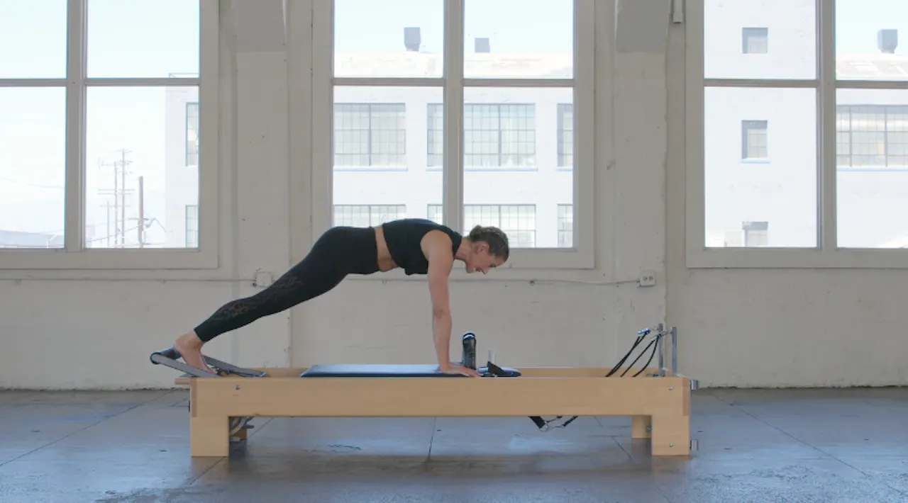 Planks 2 | Reformer Pilates | 5 Minutes - Get KadeeFit