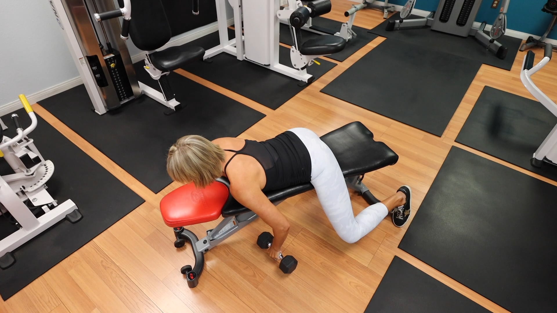 Bench Dumbell High Rows Gym