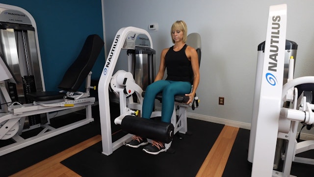 Leg Extension Machine Toes Out - Demo