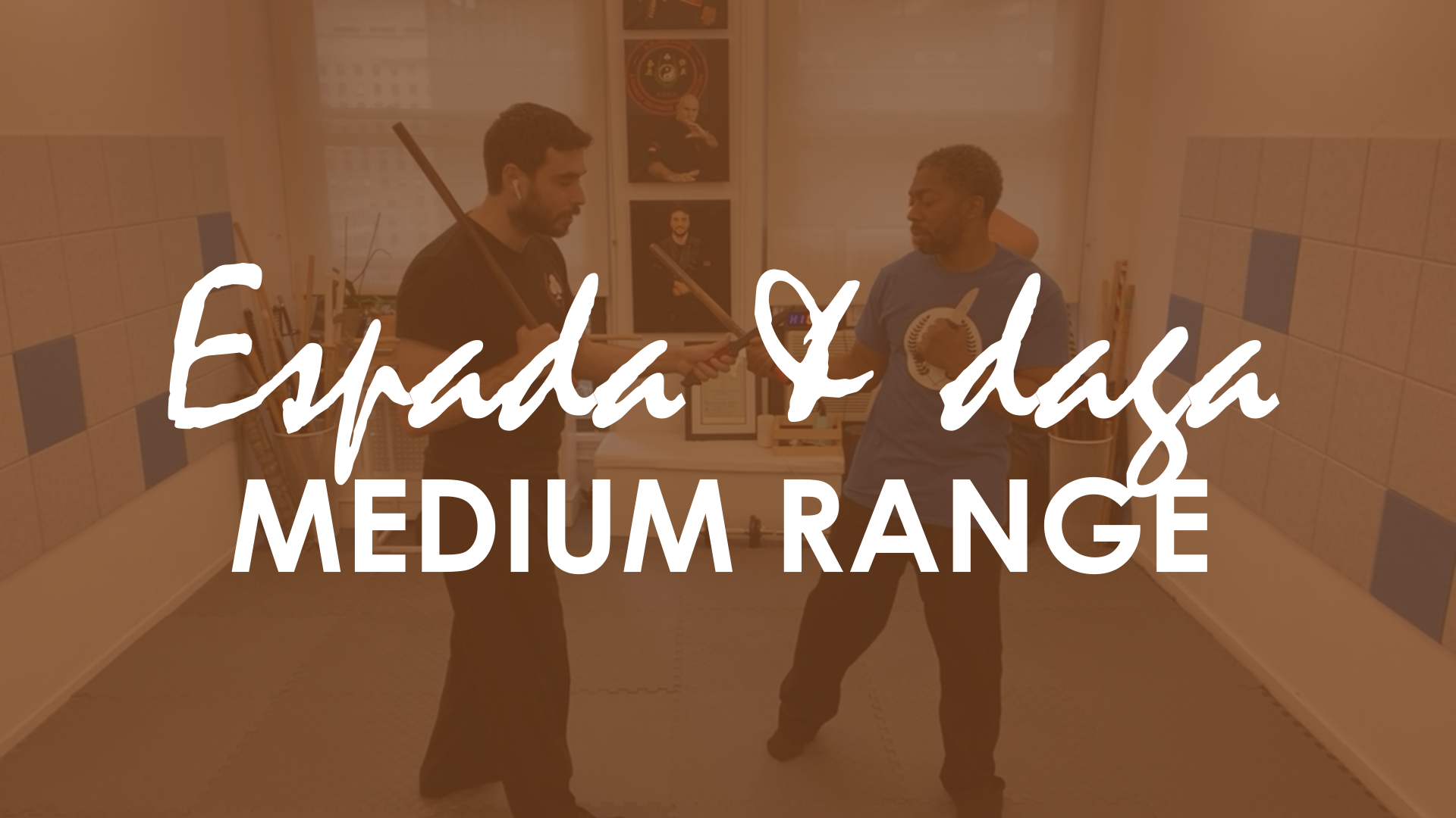 ESPADA Y DAGA. MEDIUM TO SHORT RANGE