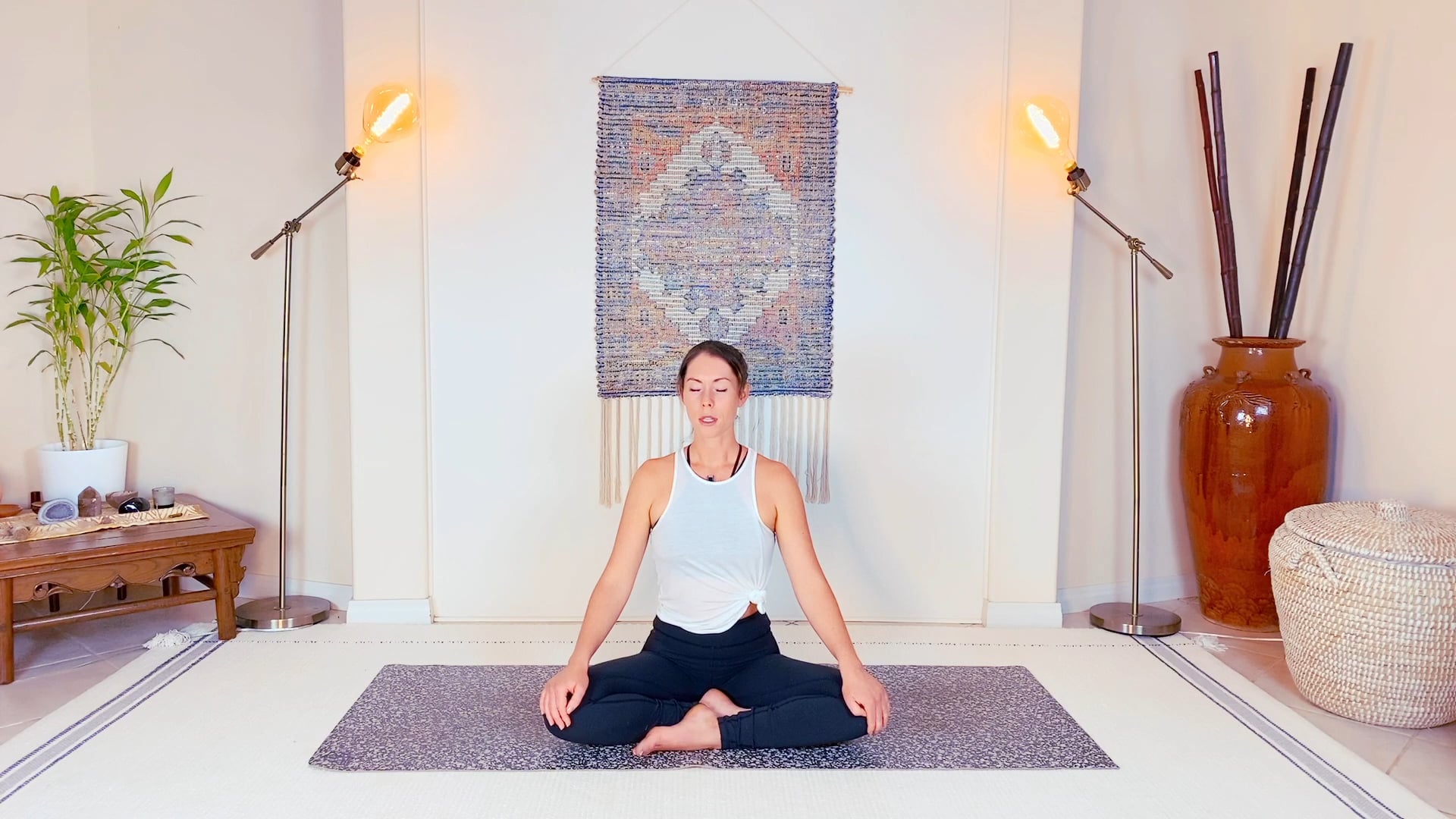 45 min Gentle Unwind Yoga Stretch & Balancing breath 