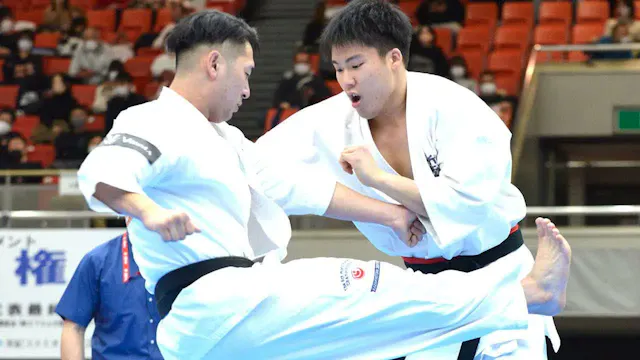 【新極真会】第53回全日本大会　第1回戦　逢坂vs大村　　SHINKYOK...
