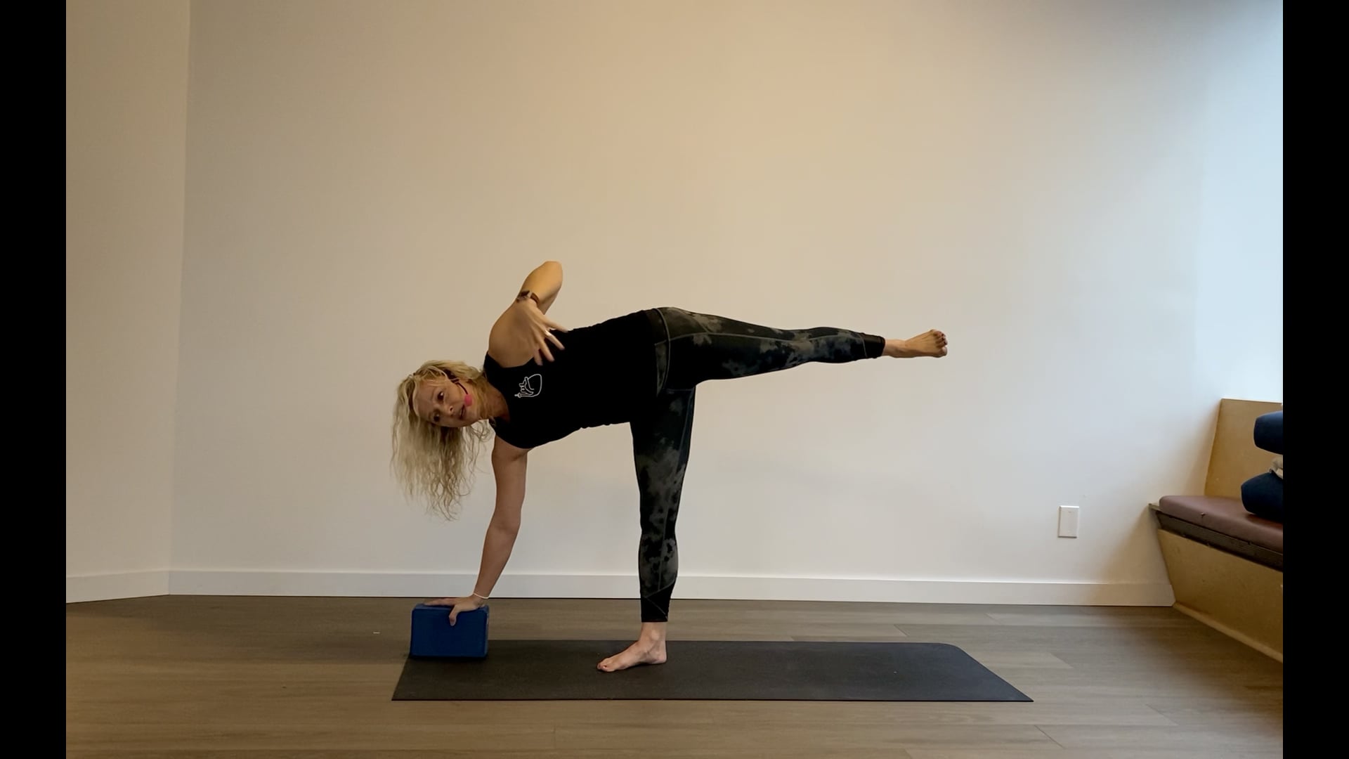 30 Min Alternative 90s Yoga Flow Studio Series 9