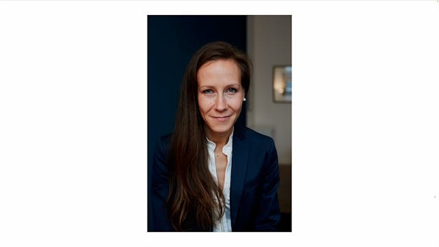 10 Portraits in a corporate setting