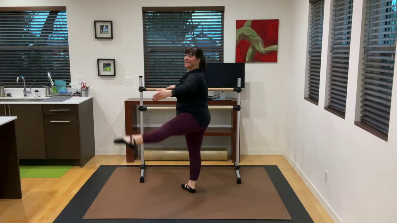 L 1.1 Ballet Barre Grand Battement 3/4