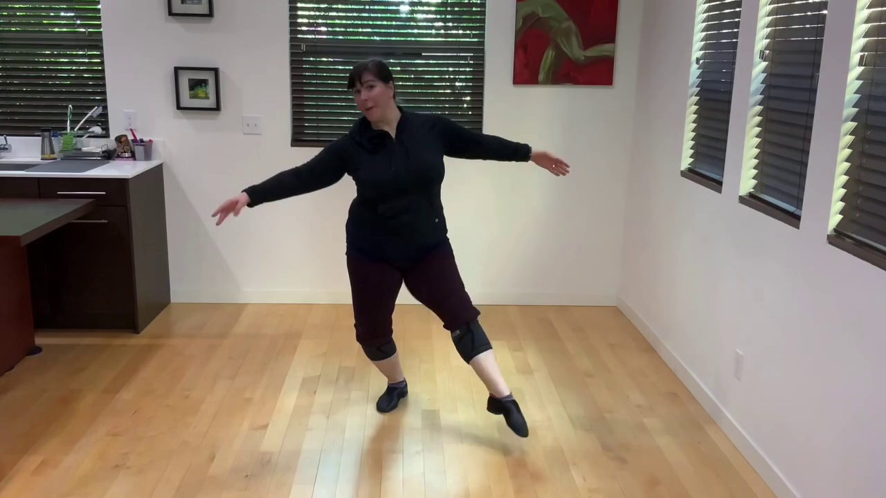 Ballotté-tossed and Ballonné-balloon like-air filled