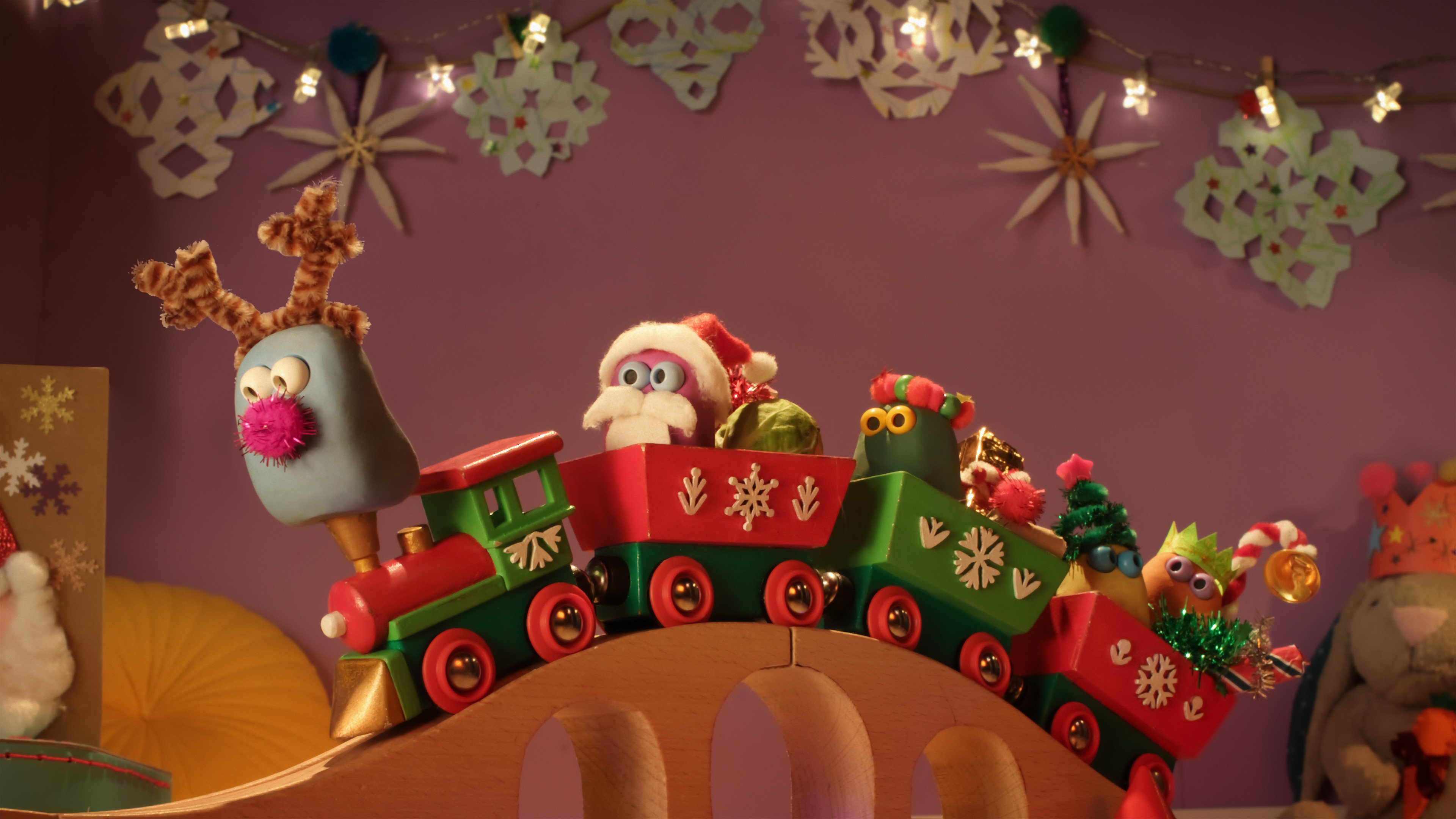 The Very Small Creatures - Sticky | Moo | A Very Small Christmas