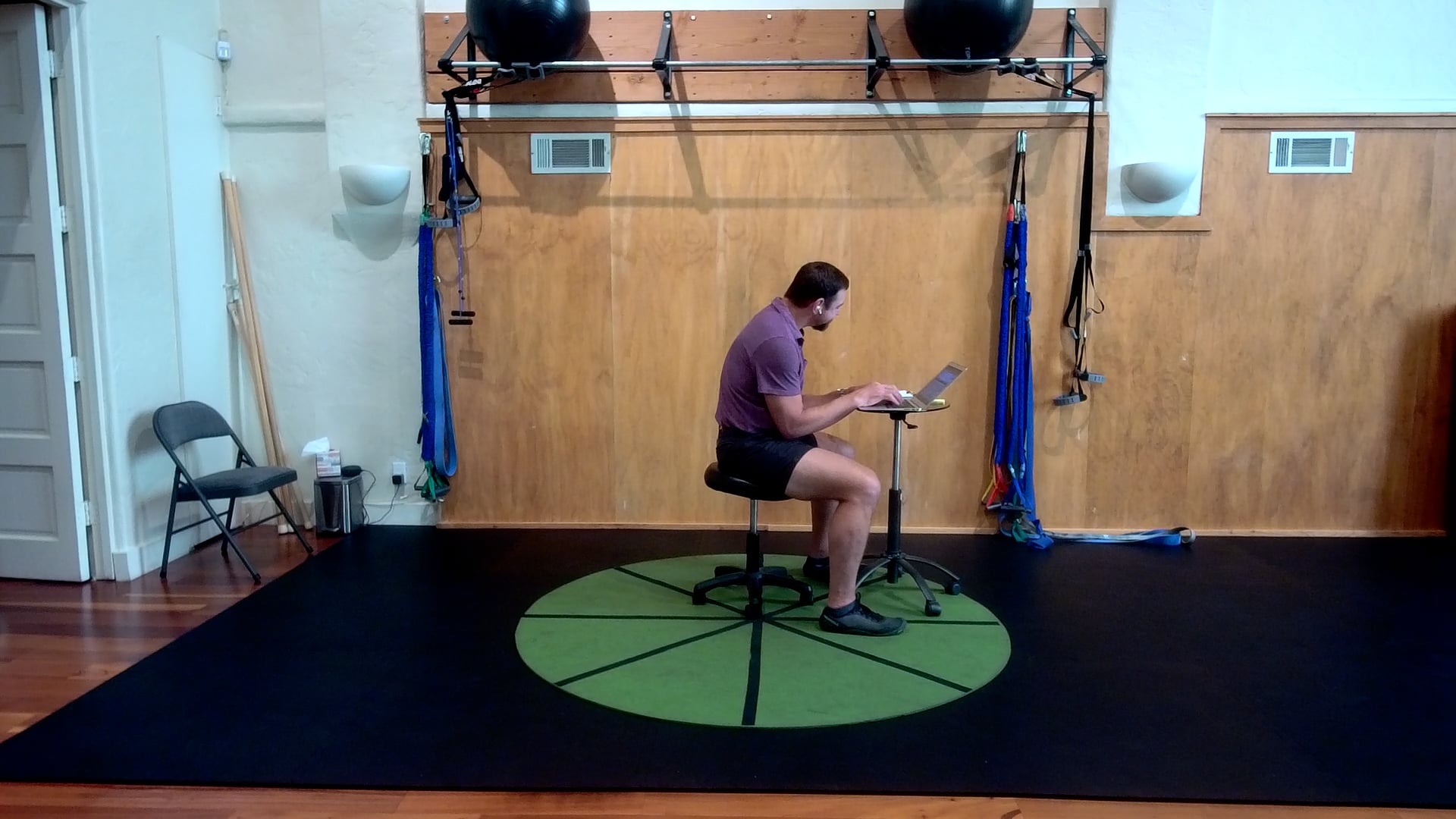 Redefining Movement class today is about “desk neck”. Sitting, sitting, sitting. So much of our world is sitting which makes you