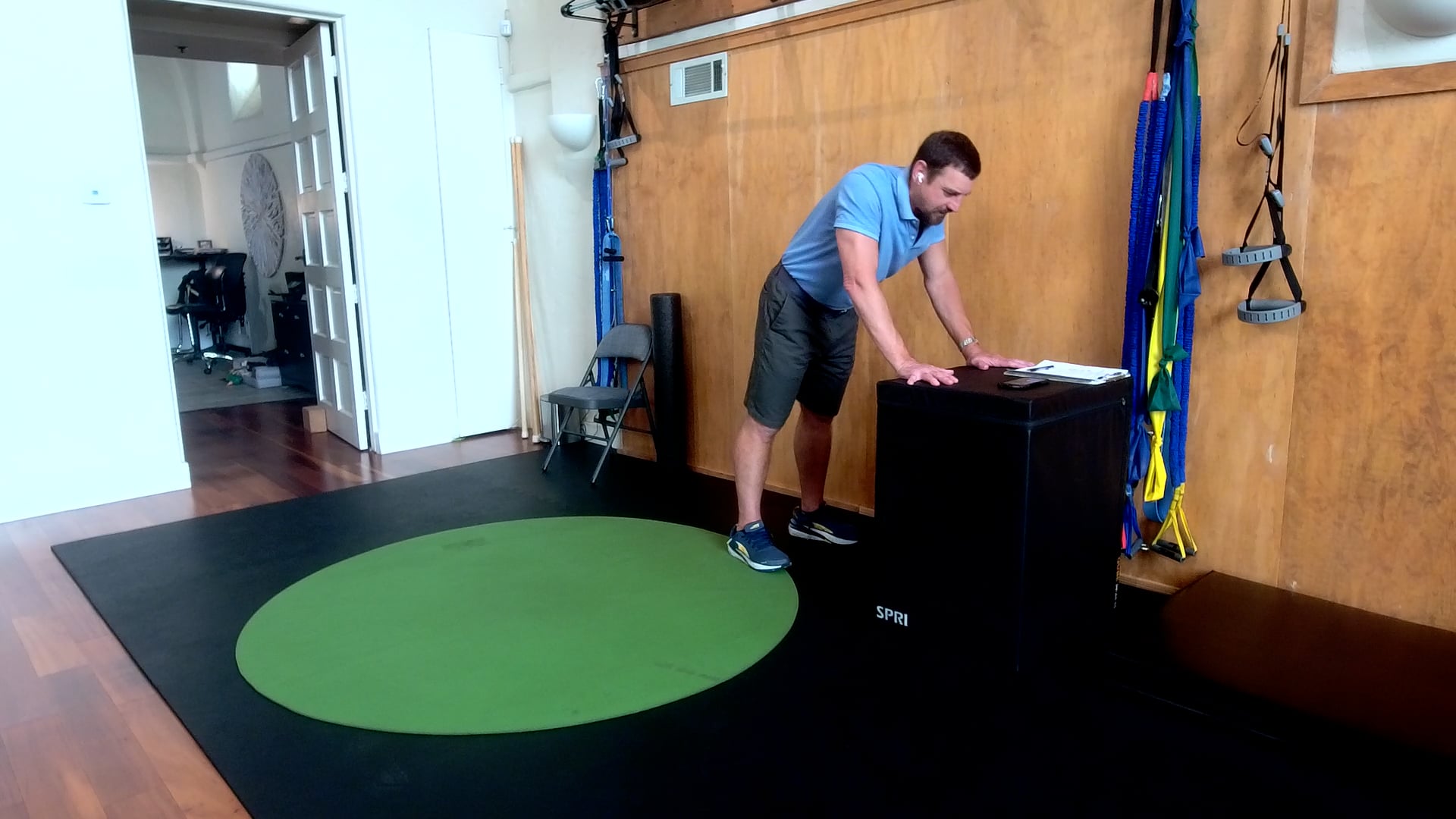 Redefining Movement class today is about your neck and it’s best friends -your upper back and arms. Stiffness, back pain, headac