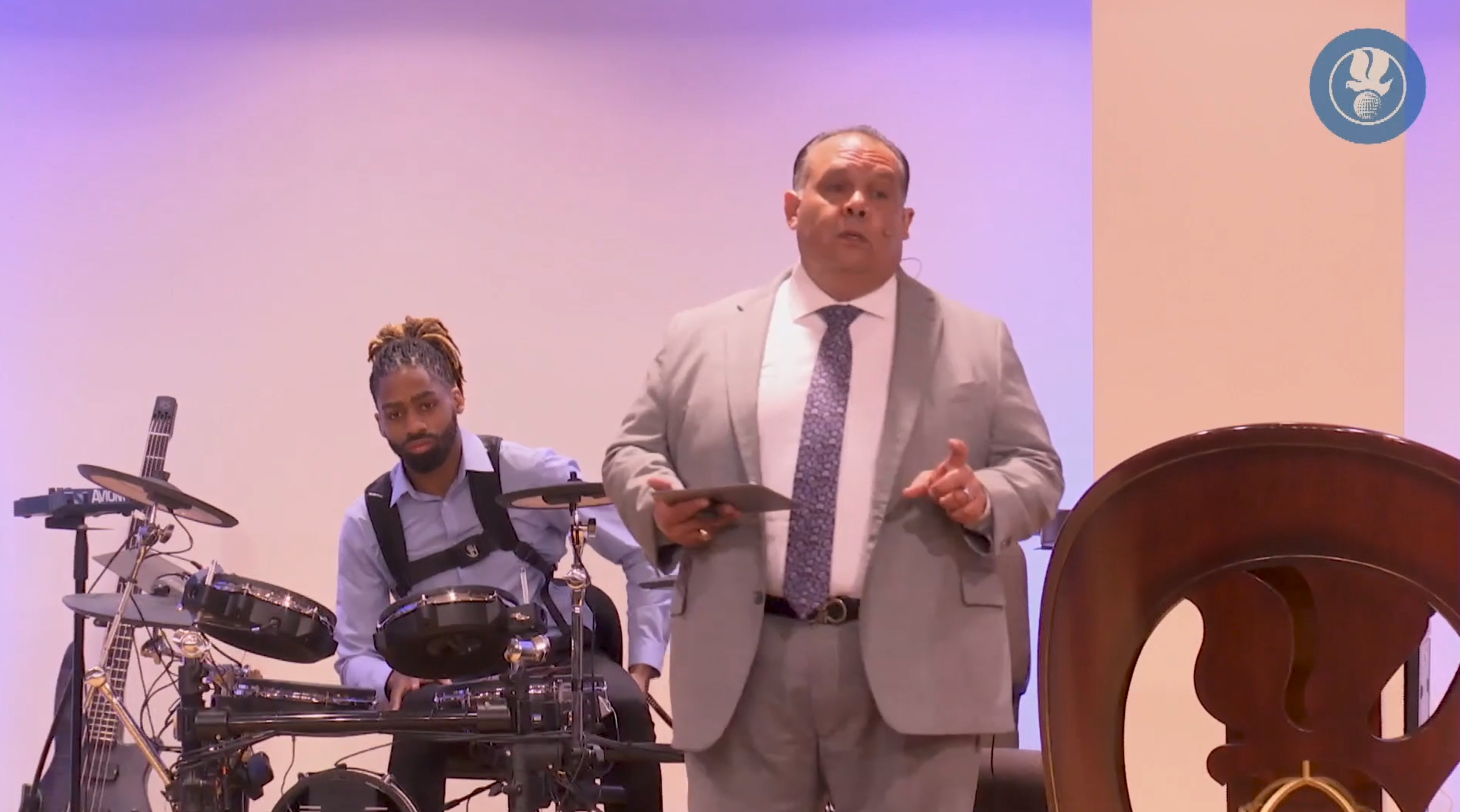 Apostol Tommy- "Como ser Libre del Espiritu de Deuda"