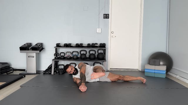 Short Class 187: Hip Circuit Side-Lyi...
