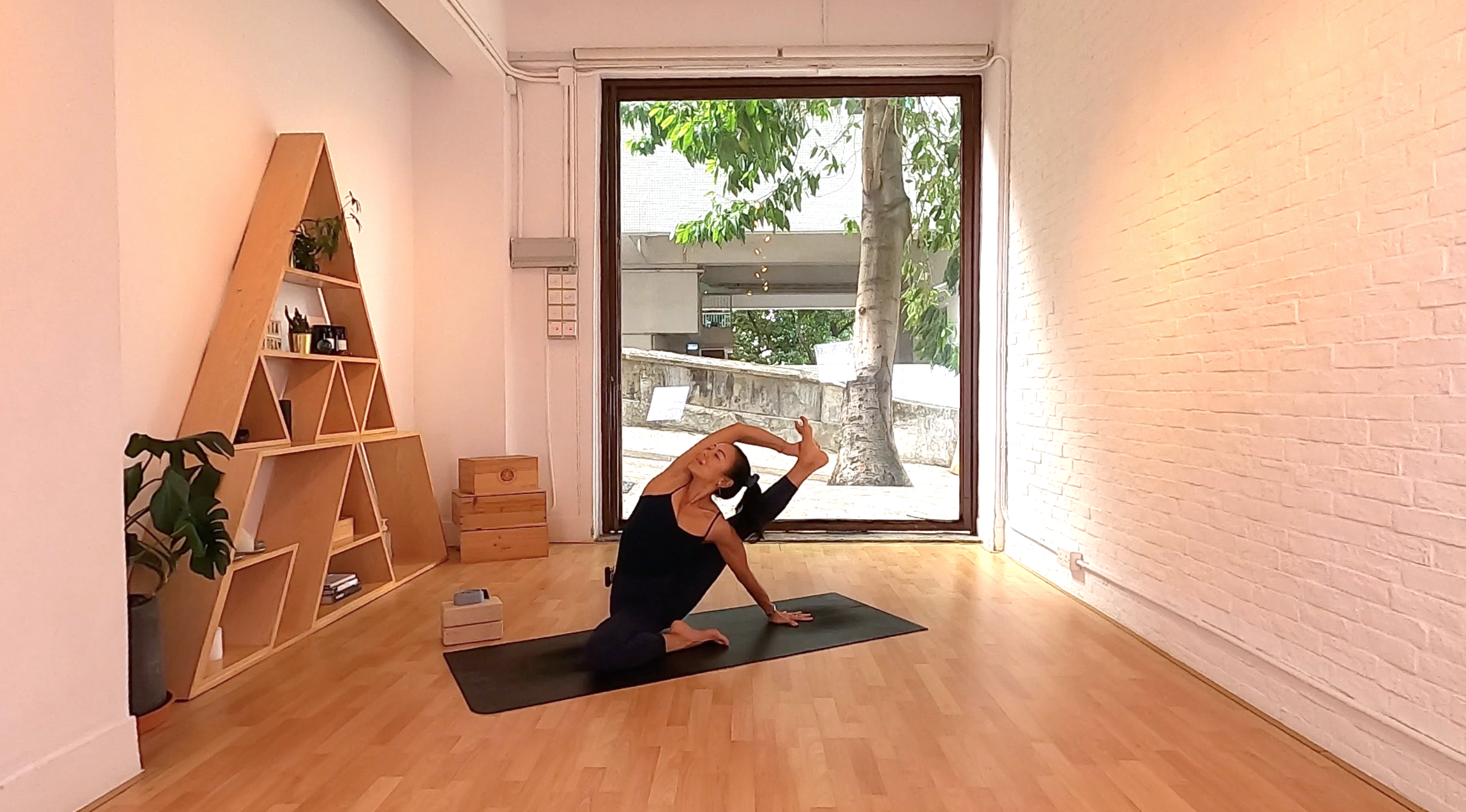 Parivrtta Surya Yantrasana (Compass Pose) I Cristina