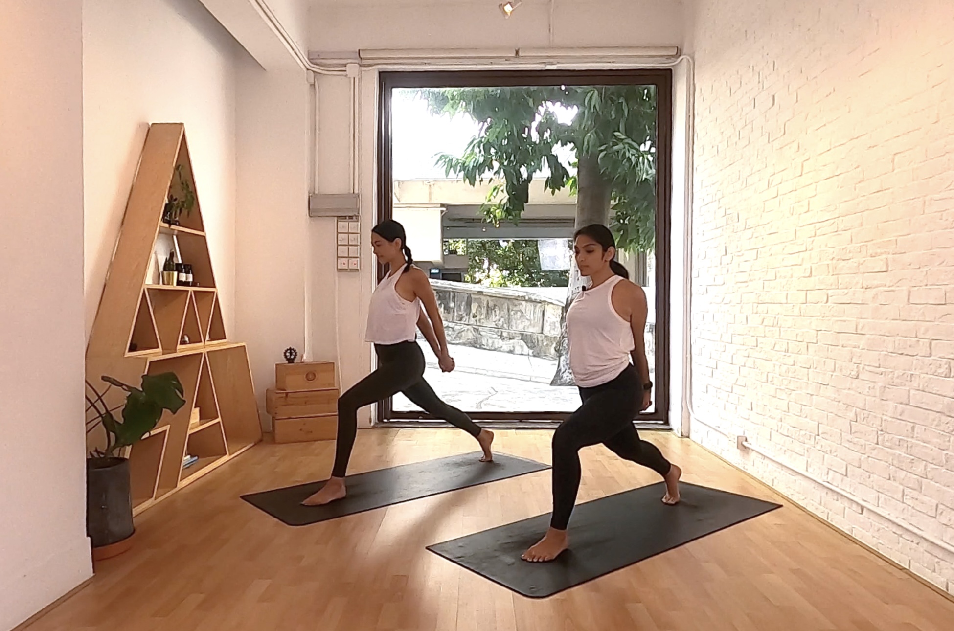 Honey Flow I Nikita & Natalie