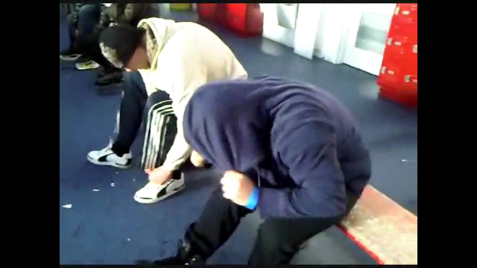 THE BIGGEST ICE SKATING OF 2010 NINE TEENAGERS