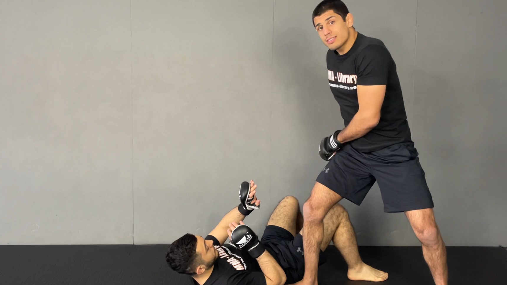 Drill für Open Guard Top Torreado Pass 1 