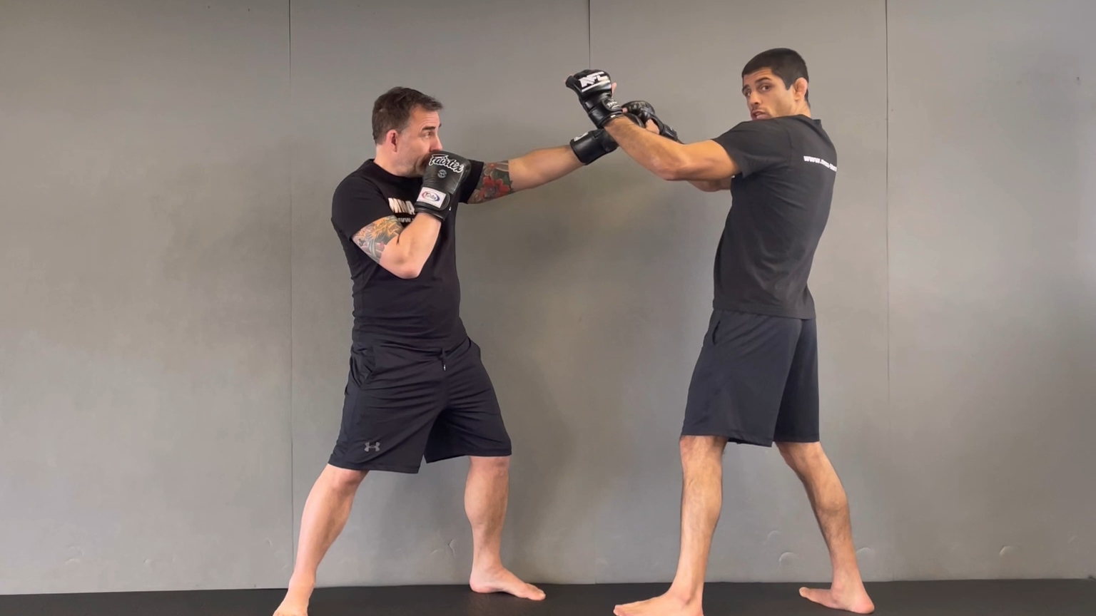 DRILL FÜR PARRY AGAINST STRAIGHT PUNCHES