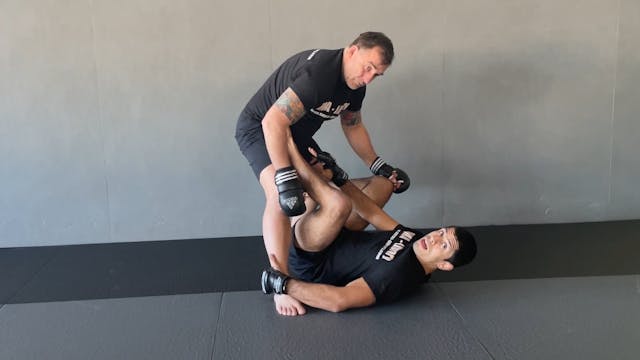 DRILL FÜR CLOSED GUARD TRIPOD SWEEP