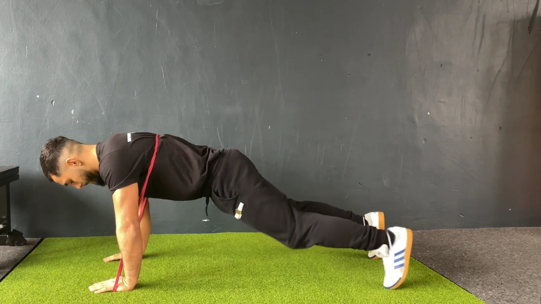 BANDED PUSHUP