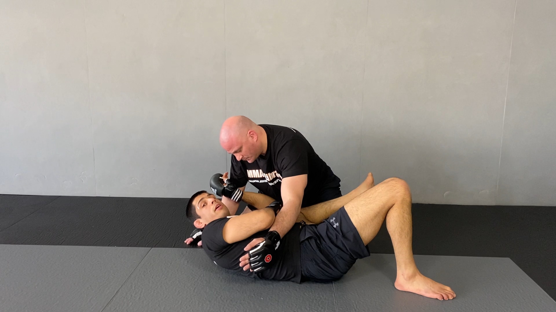 Drill für Cross Position Ellbow Knee Escape 