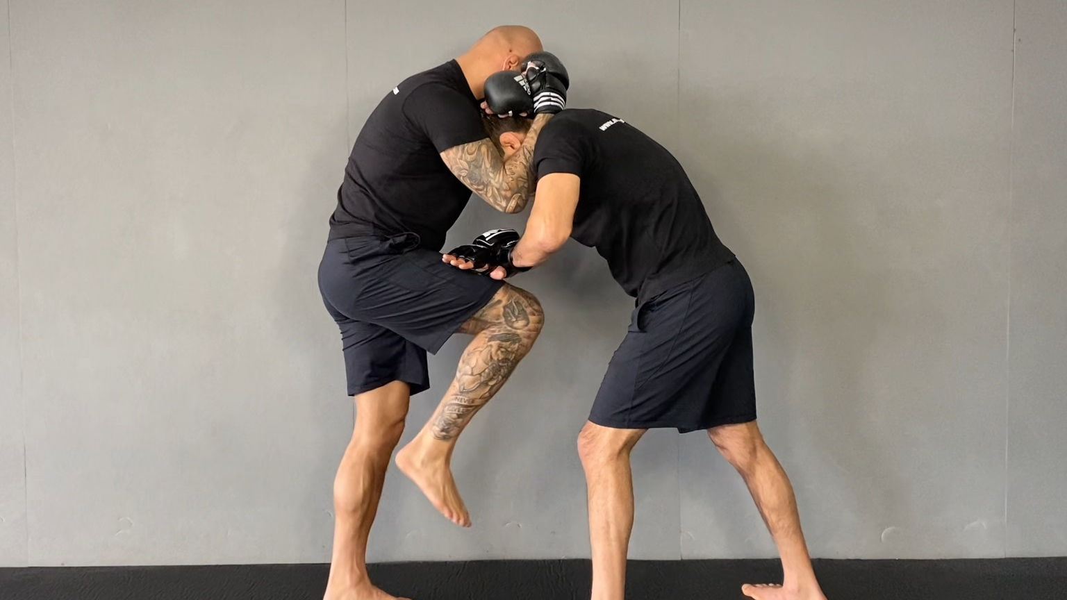 Drill für Thai Clinch Offense Knees To The Head 1 