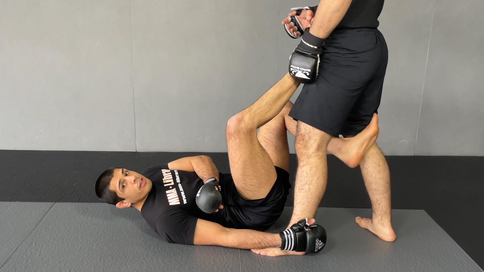 Drill für Open Guard Bottom Tripod Sweep 