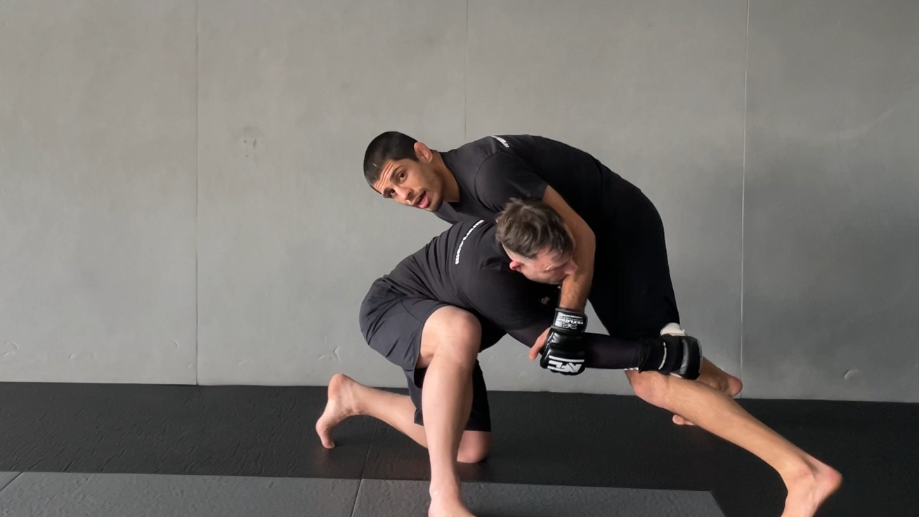 DRILL FÜR BASIC DOUBLE LEG TAKEDOWN DEFENSE