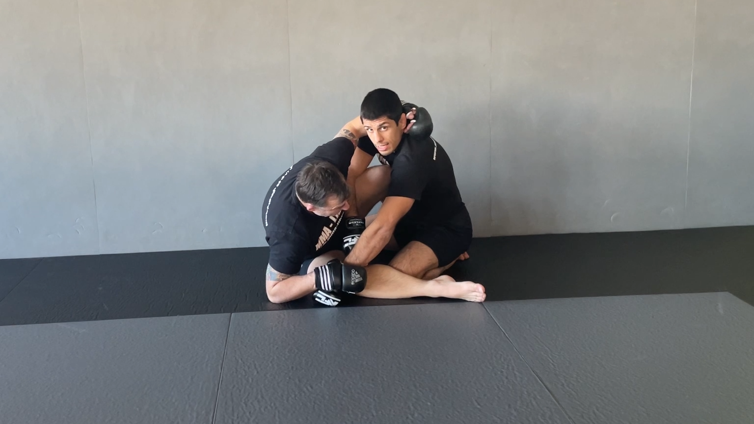 DRILL FÜR OPEN GUARD SCISSOR SWEEP