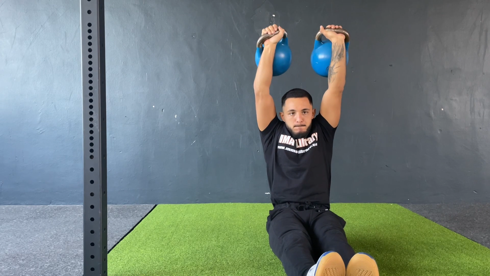 DOUBLE KB PRESS SEATED