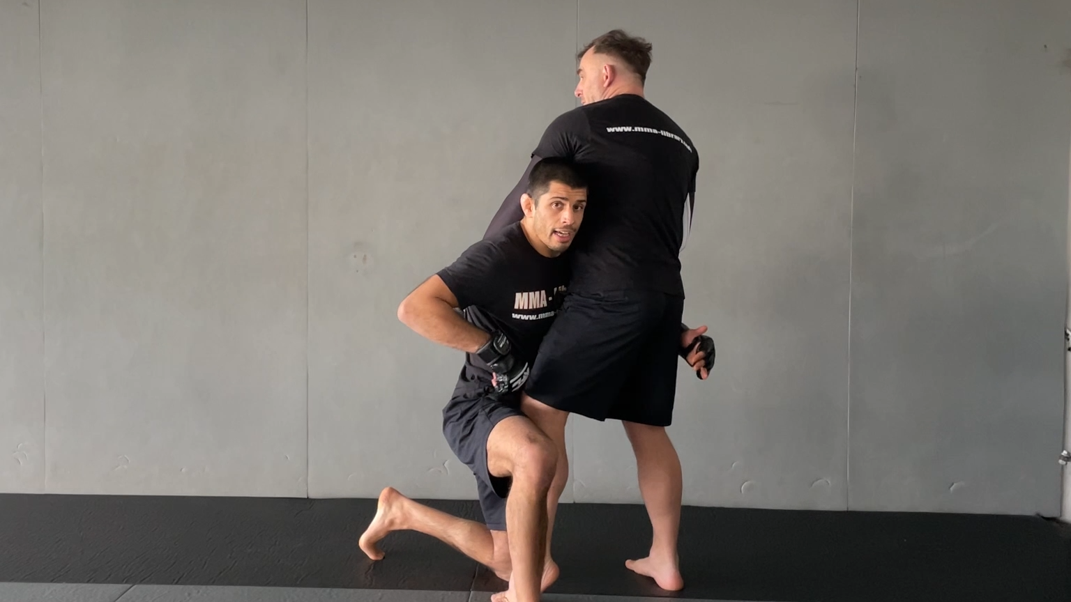 DRILL FÜR BASIC DOUBLE LEG TAKEDOWN