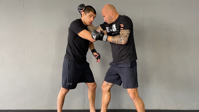 Drill für Thai Clinch Entry With Punches