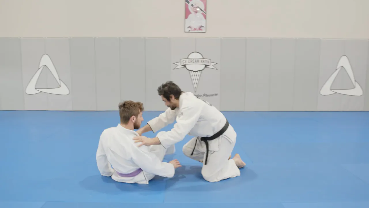Leg on Shoulder Pass - Kron Gracie
