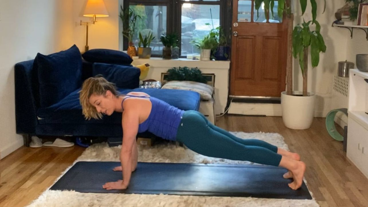 5 Minute Fire-Up Core Yoga